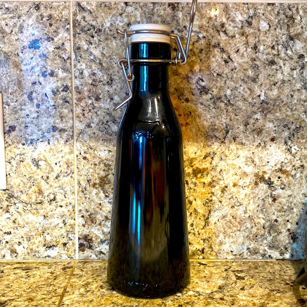 🌟COUNTRY CORK: Black Vintage Style Air Tight Bottle 750 ml